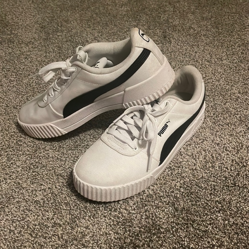 Lightly worn, Puma tennis shoes